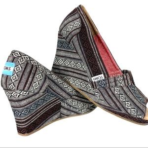 TOMS Calypso Tribal Aztec Boho Print Open Peep Toe Wedge Shoes Women's Size 7